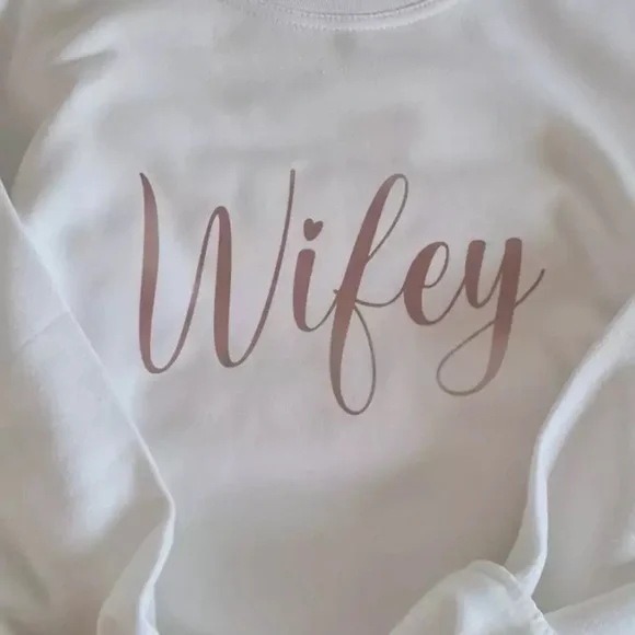 Wifey Crewneck Cotton sweatshirt Brand New - Picture 2 of 3